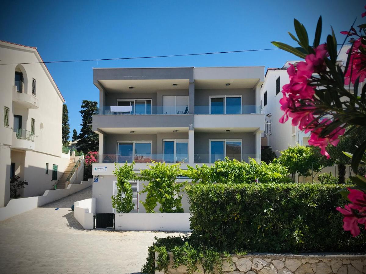 Apartments Luna Новалья Экстерьер фото