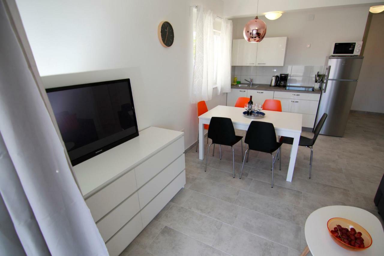 Apartments Luna Новалья Экстерьер фото