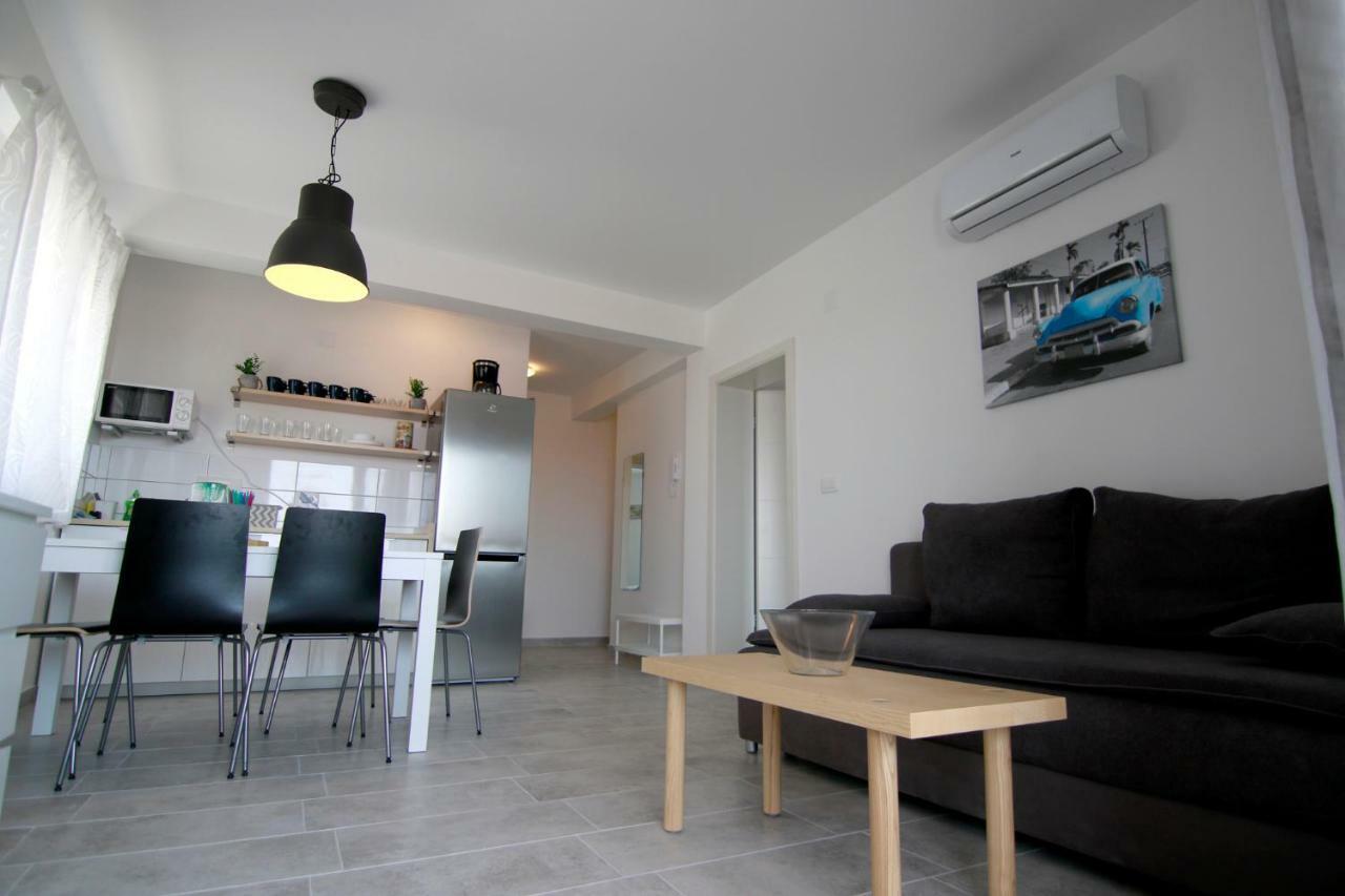 Apartments Luna Новалья Экстерьер фото