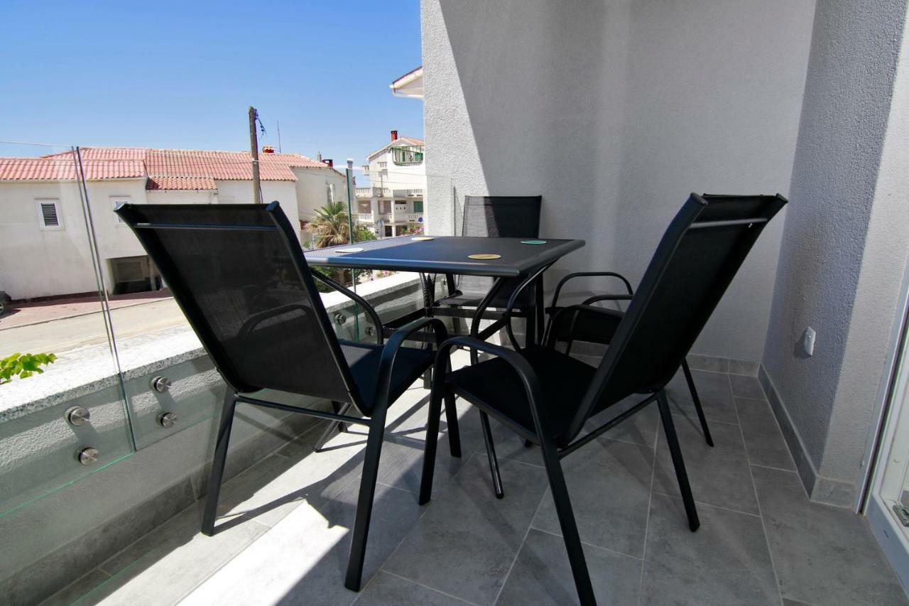 Apartments Luna Новалья Экстерьер фото