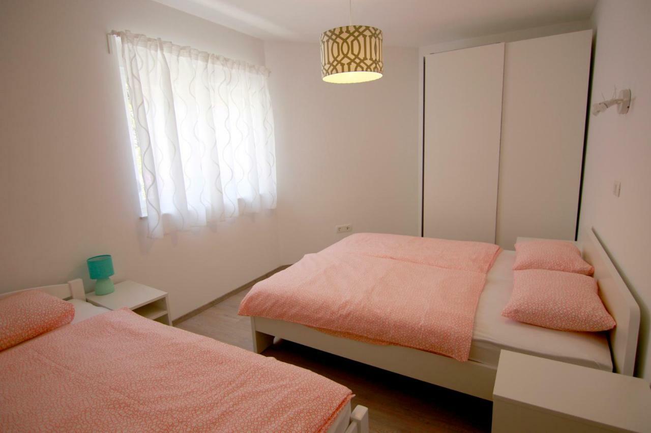 Apartments Luna Новалья Экстерьер фото